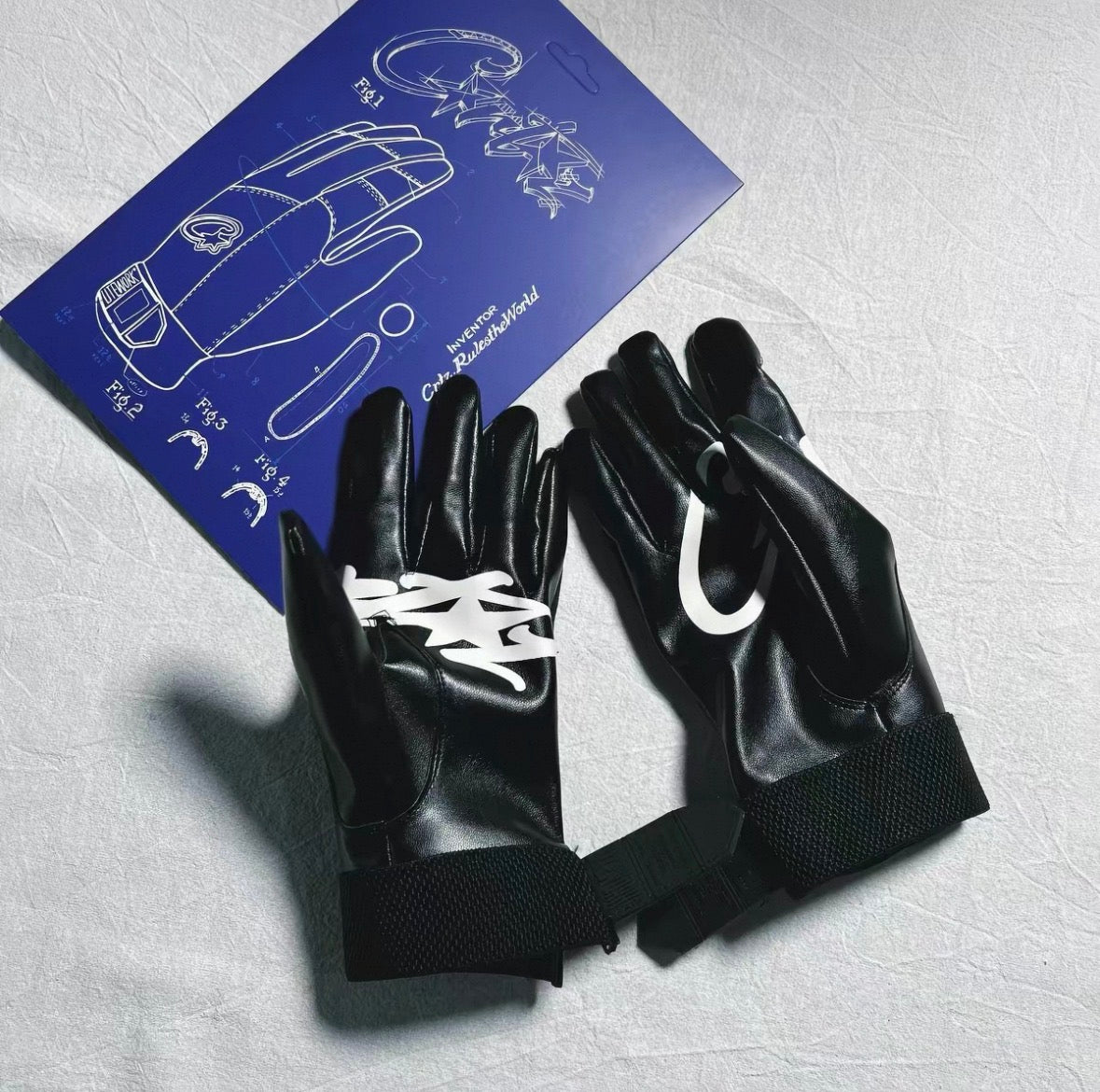 Corteiz glove