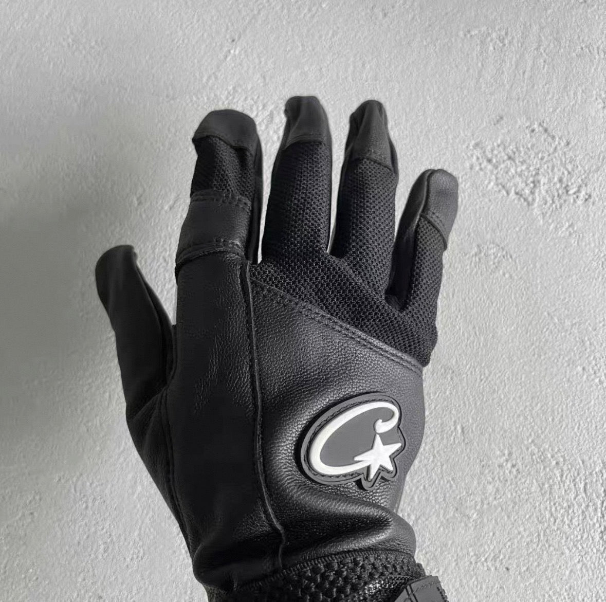 Corteiz glove