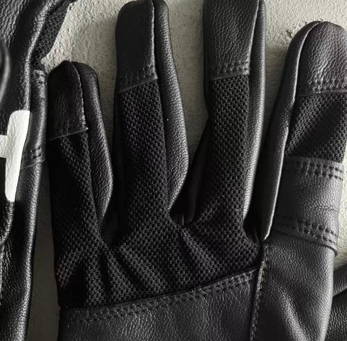 Corteiz glove